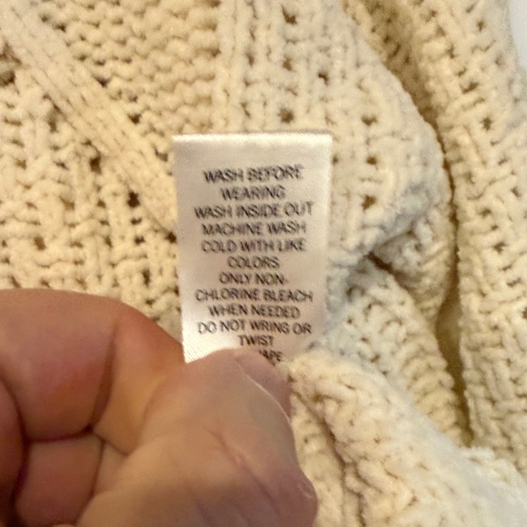 SO Cream Cable Knit Sweater - Picture 4 of 5